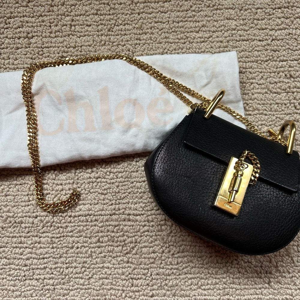 Chloé Mini Drew Crossbody Bag Black Grained Leather Gold Chain Saddle